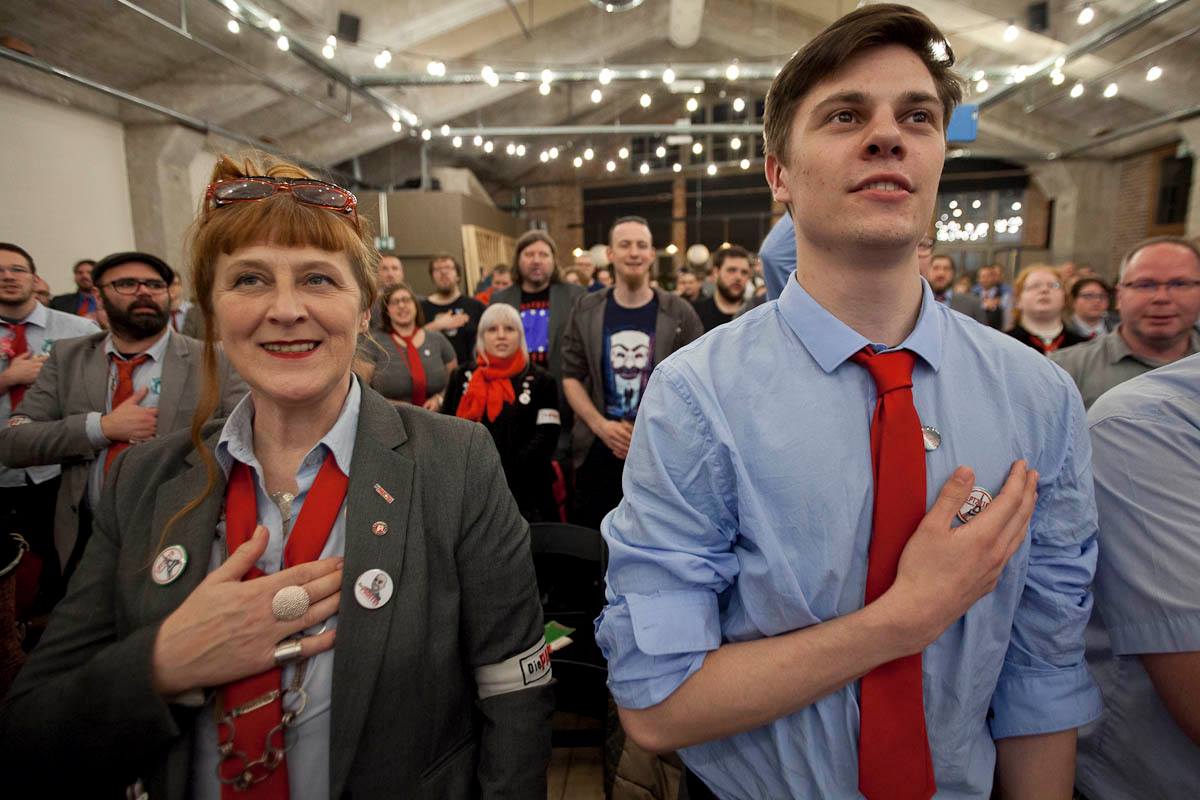 Das Lied der PARTEI absingen